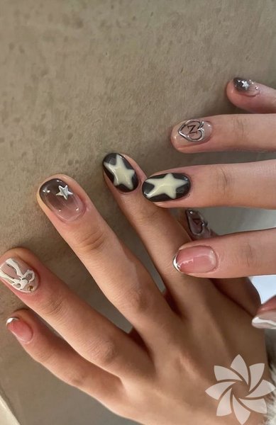 Nostaljiyi sevenlere: Y2K ilhamlı tırnaklar