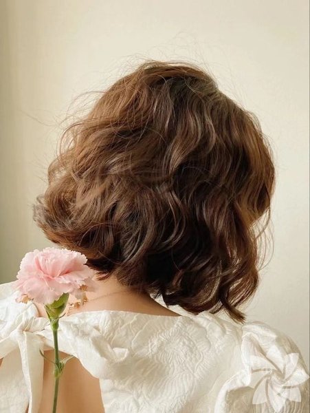 2024 yılının trend saç kesimleri ve saç renkleri