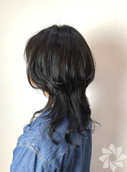 2024 yılının trend saç kesimleri ve saç renkleri