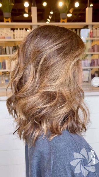 2024 yılının trend saç kesimleri ve saç renkleri