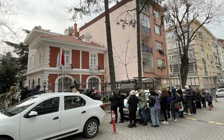 Barış Manço'nun Moda'daki evi ziyaretçi akınına uğradı