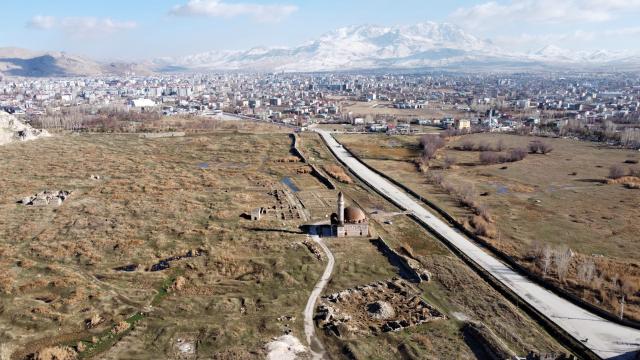 [Resim: van-kalesi-1479836_2.jpg]