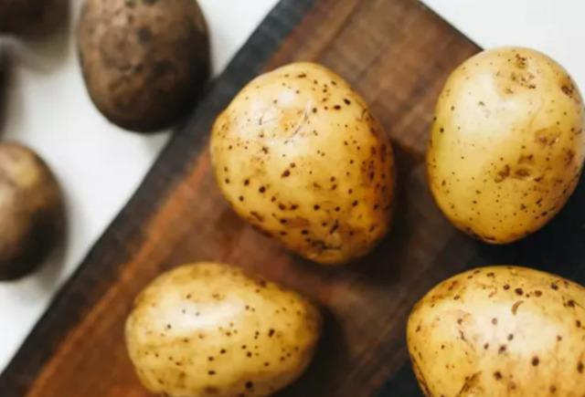 Göz altı morluklarını iki ton açıyor!