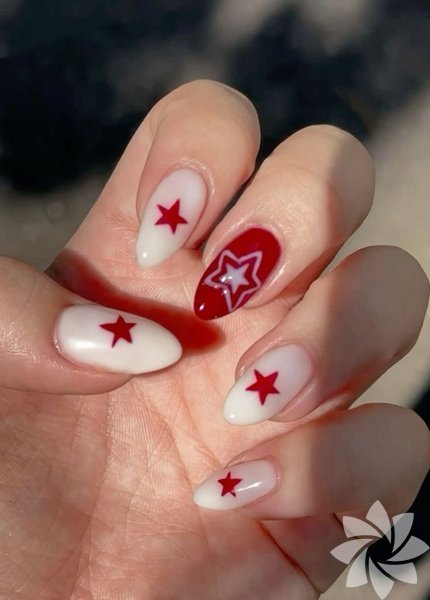 Nostaljiyi sevenlere: Y2K ilhamlı tırnaklar