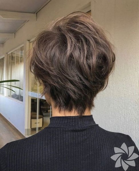 2024 yılının trend saç kesimleri ve saç renkleri